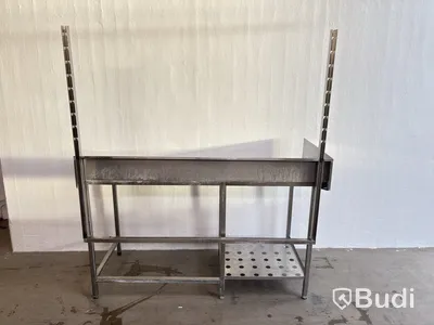 rostfri diskbänk, med stänkskydd och hylla