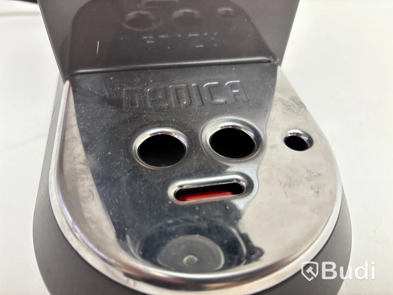 Espressomaskin Délonghi, Dedica EC685BK, svart