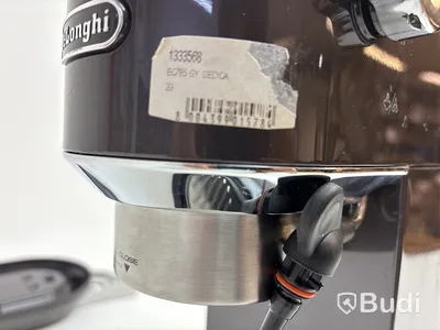 Espressomaskin Délonghi, Dedica EC685BK, svart