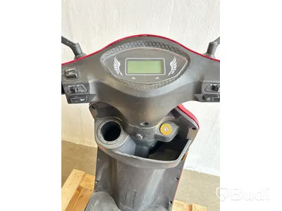 Promenadscooter, röd/svart - RESERVDELSOBJEKT