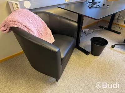 Kontorsplats, datorskärm m.m.