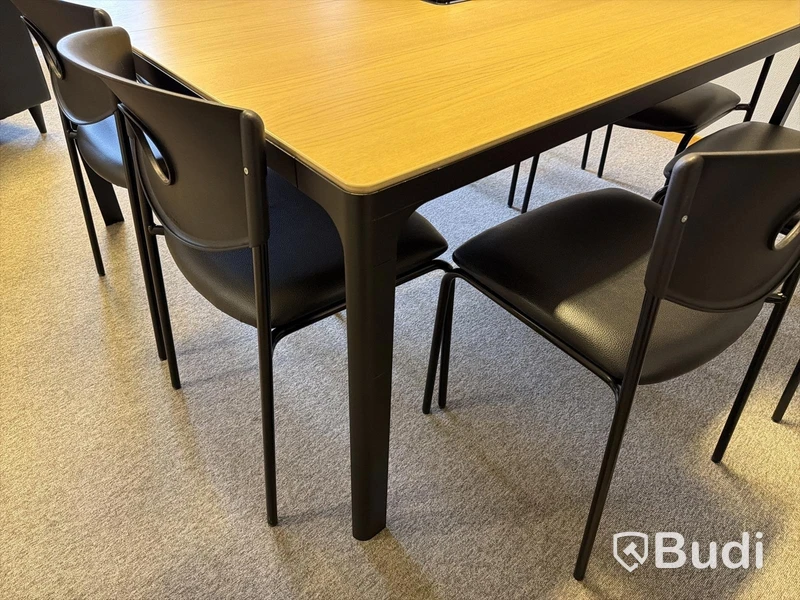 Konferensbord med 11 st stolar