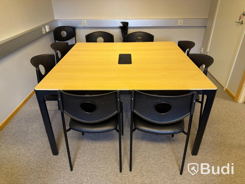 Konferensbord med 11 st stolar
