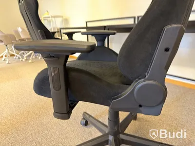 Kontorsstolar och bord