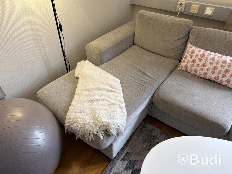 Divansoffa, bord m.m.