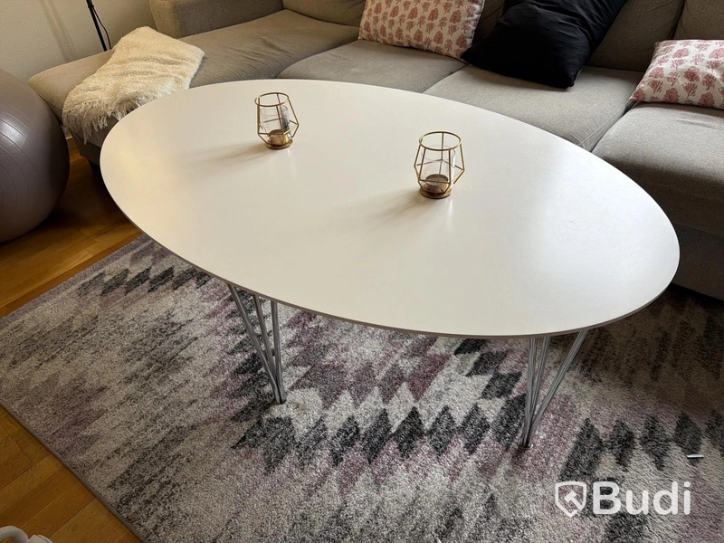 Divansoffa, bord m.m.
