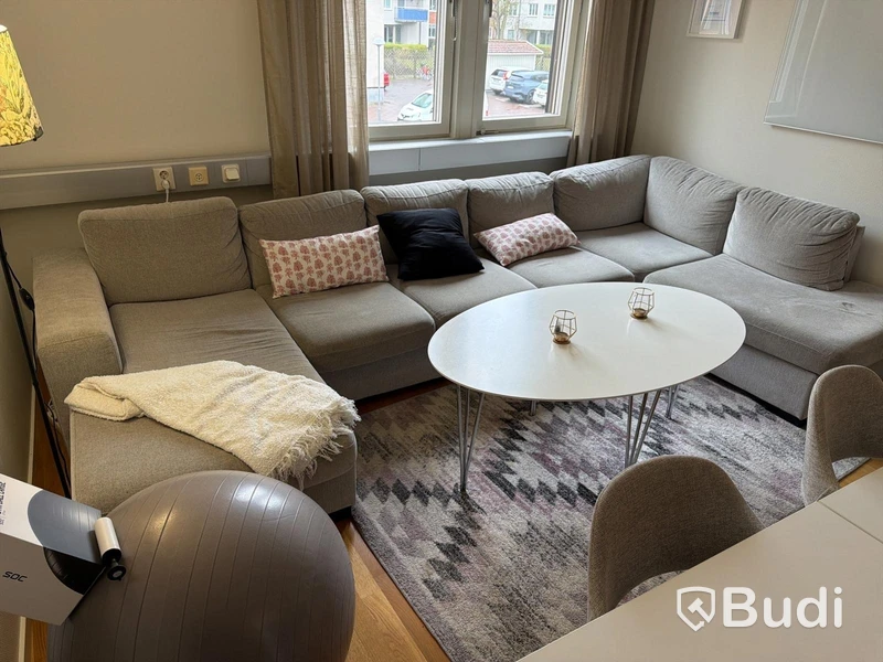 Divansoffa, bord m.m.