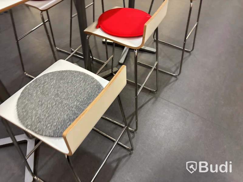 5 st. Barbord inkl. 5 st. pallar ikea