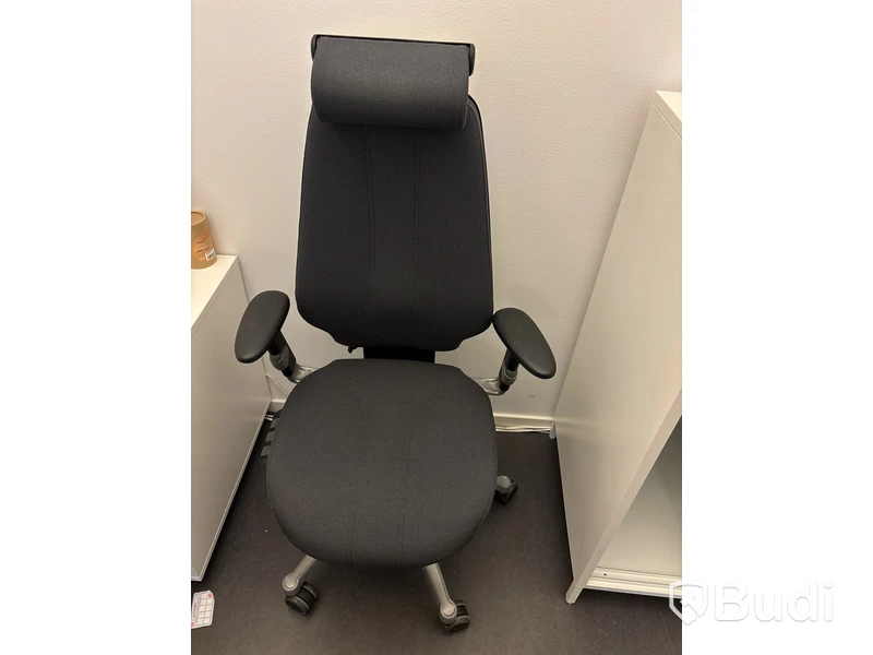 Höj- och sänkbart skrivbord inkl. hurts Edsbyn och kontorsstol
