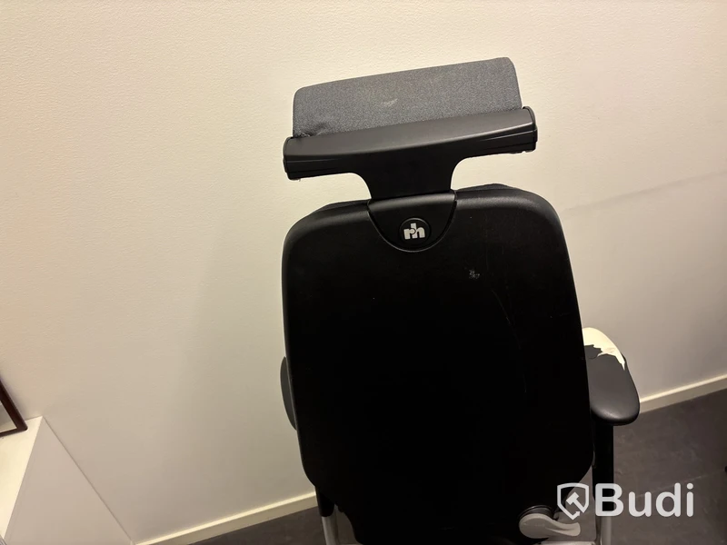 Höj- och sänkbart skrivbord inkl. kontorsstol och hurts