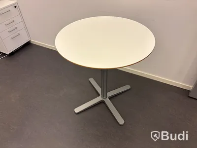 Parti med diverse möbler