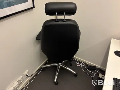 Höj- och sänkbart skrivbord inkl. kontorsstol