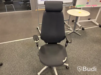 Höj- och sänkbart skrivbord Rol Ergo inkl. hurts Edsbyn och kontorsstol
