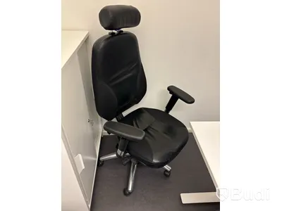 Höj- och sänkbart skrivbord inkl. hurts Edsbyn och kontorsstol