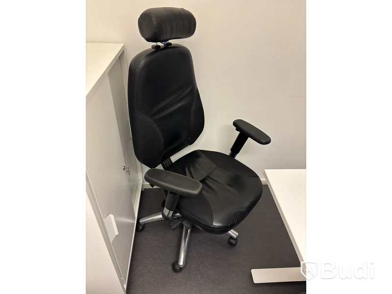 Höj- och sänkbart skrivbord inkl. hurts Edsbyn och kontorsstol