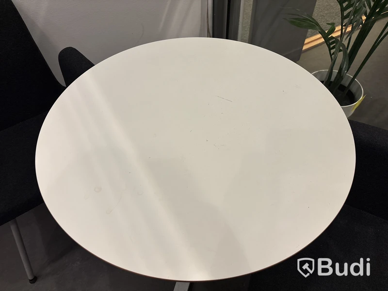 2 st. Fåtöljer inkl. bord och lampa