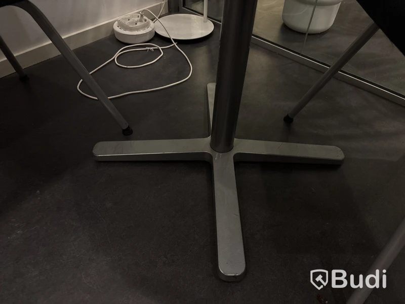 2 st. Fåtöljer inkl. bord och lampa
