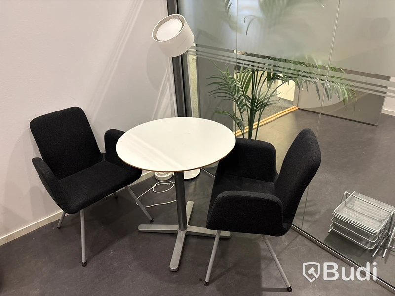 2 st. Fåtöljer inkl. bord och lampa