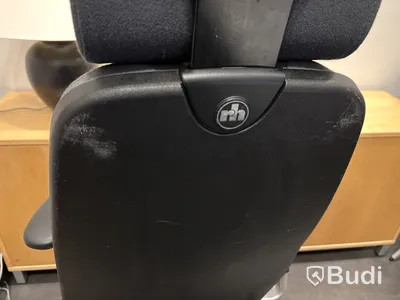 Höj- och sänkbart skrivbord inkl. kontorsstol