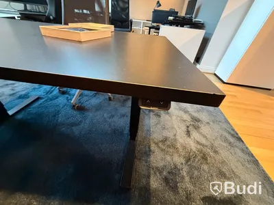 Höj- och sänkbart skrivbord, elektriskt