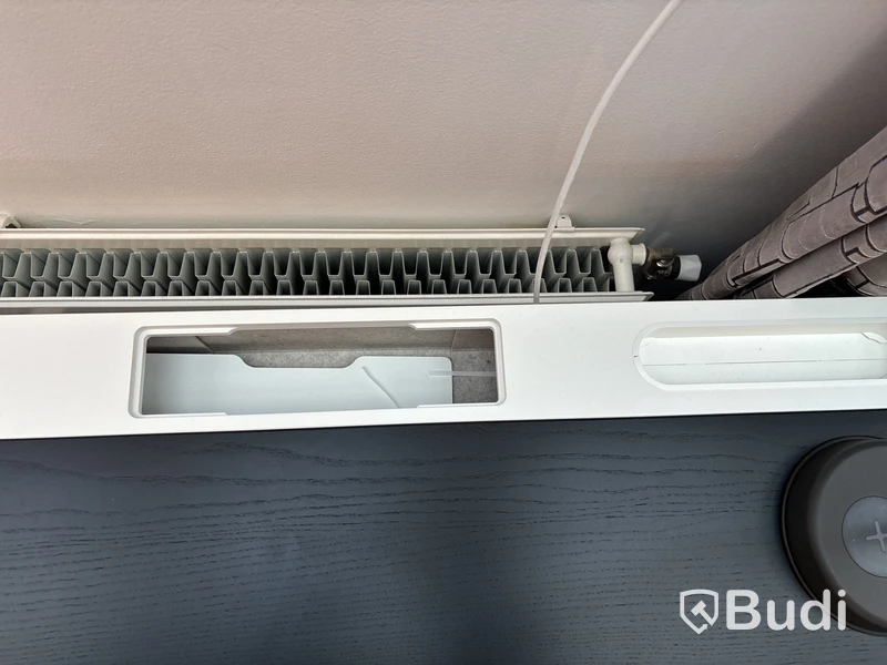 Höj-och sänkbart skrivbord, elektriskt
