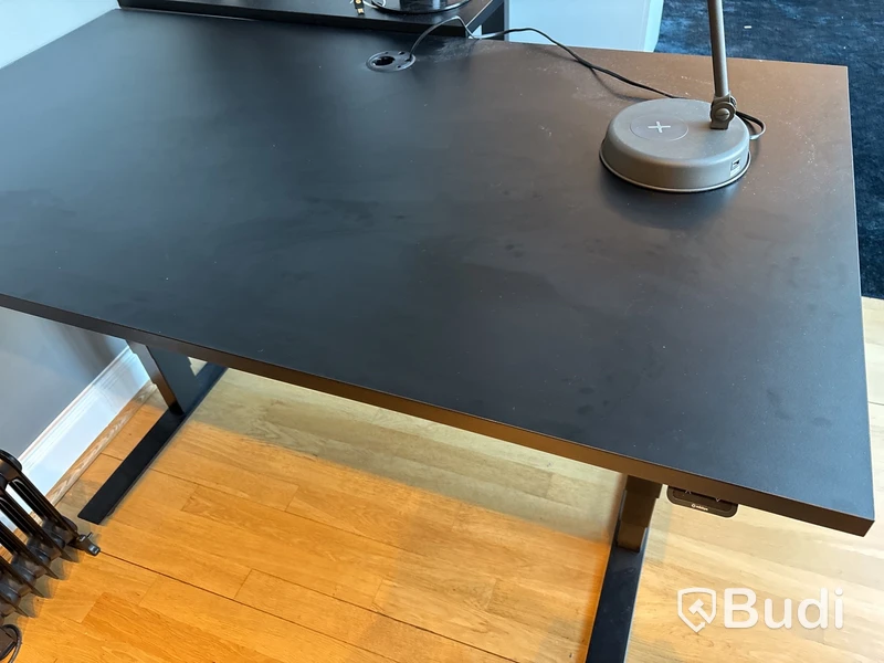 Höj- och sänkbart skrivbord Edsbyn, elektriskt