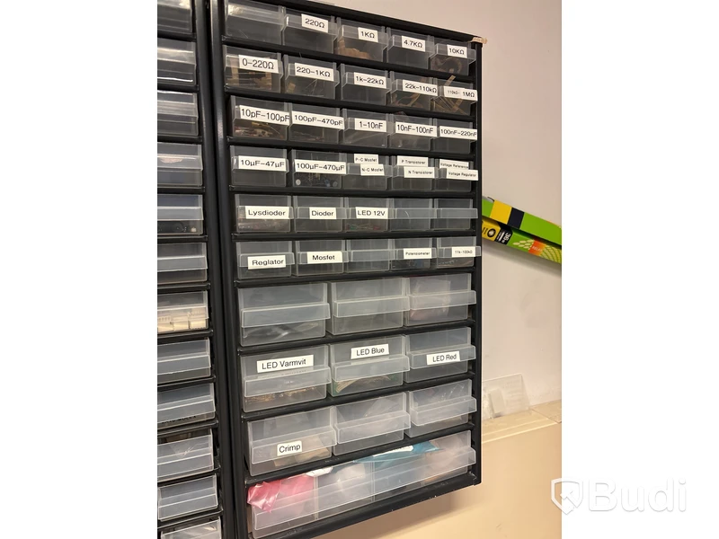 3 st. Sorteringsfack Cocraft med diverse elektronikkomponenter och fästmaterial