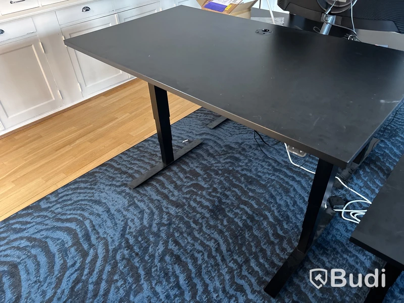 Höj- och sänkbart skrivbord Edsbyn, elektriskt