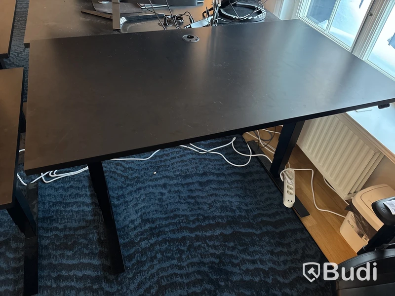 Höj- och sänkbart skrivbord Edsbyn, elektriskt