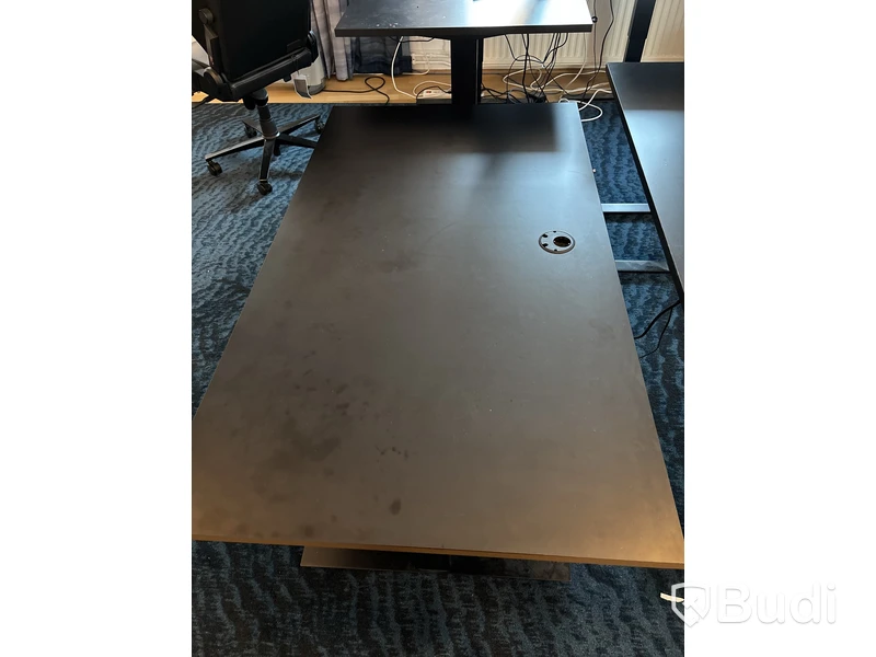 Höj- och sänkbart skrivbord Edsbyn, elektriskt