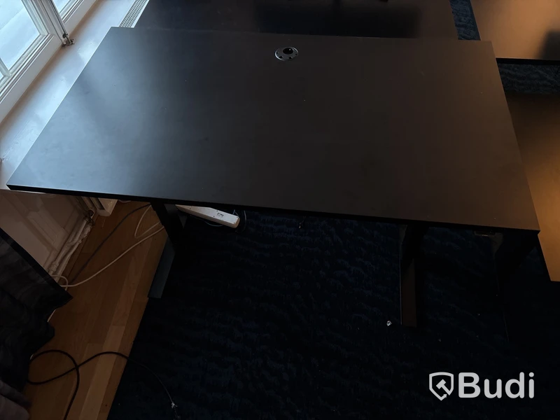 Höj- och sänkbart skrivbord Edsbyn, elektriskt