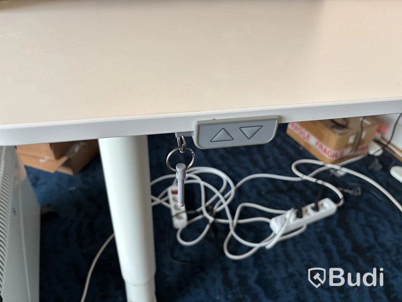 Höj- och sänkbart skrivbord, elektriskt