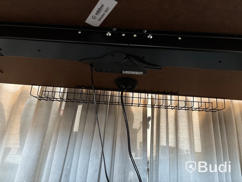 Höj- och sänkbart skrivbord Edsbyn, elektriskt