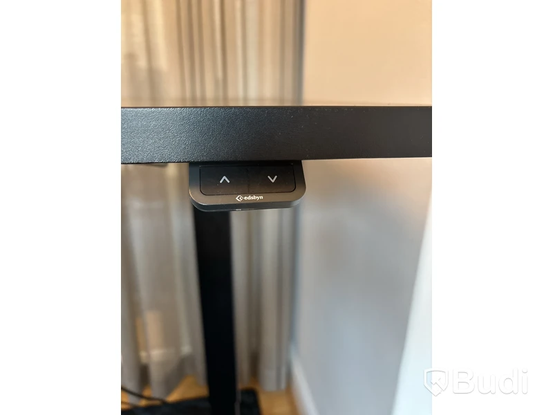 Höj- och sänkbart skrivbord Edsbyn, elektriskt