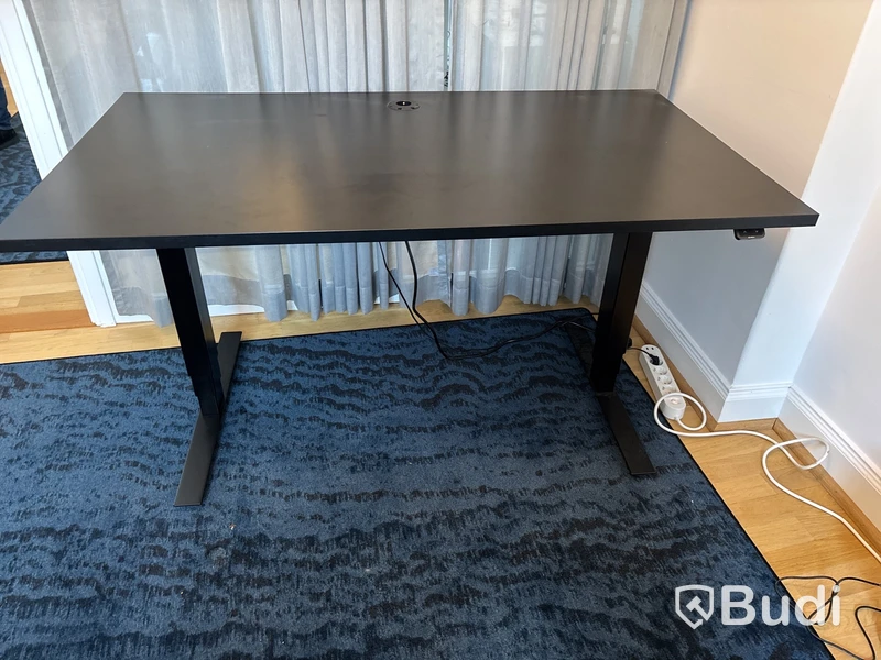 Höj- och sänkbart skrivbord Edsbyn, elektriskt