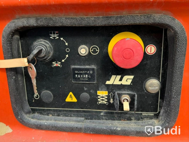 Saxlift | JLG 4069LE | Defekta batterier