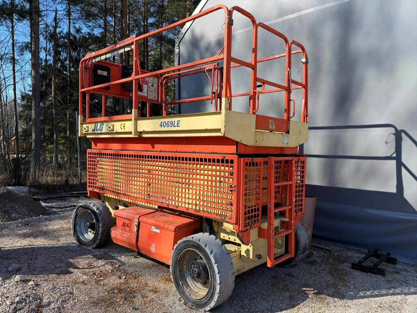Saxlift | JLG 4069LE | Defekta batterier