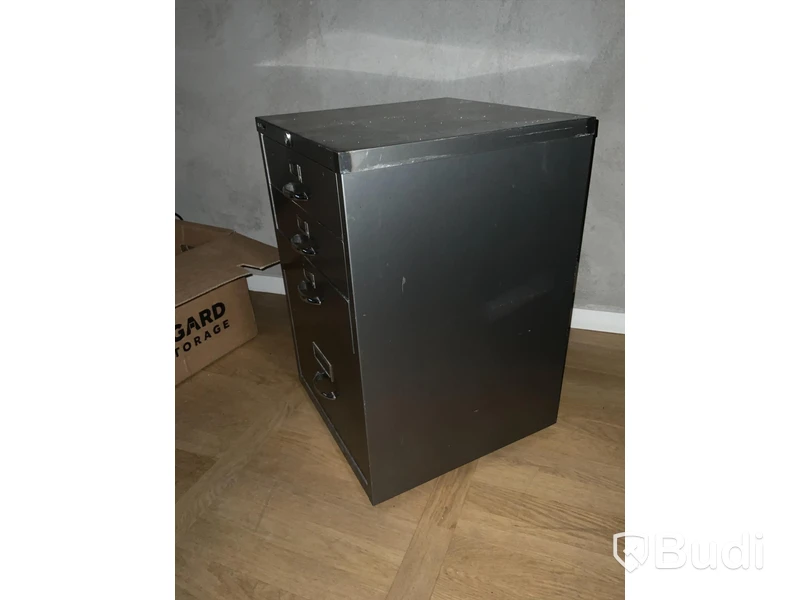 Plåt hutch Bisley. 4 lådor
