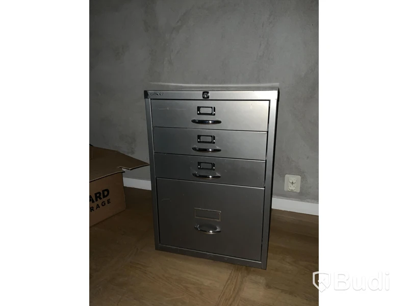 Plåt hutch Bisley. 4 lådor