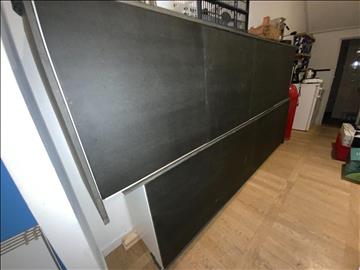 2st hyllsektionerna Klädda i valchromat 
