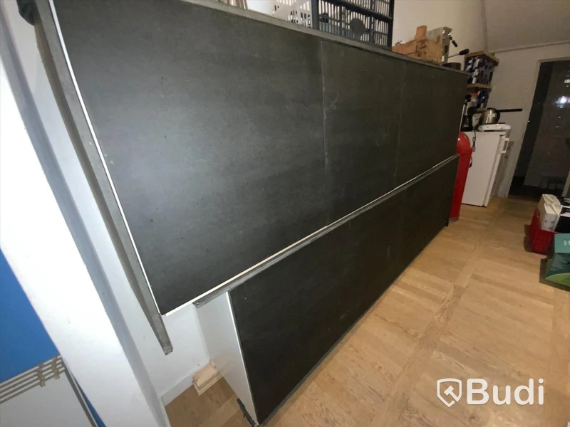 2st hyllsektionerna Klädda i valchromat