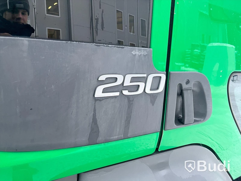 Lastbil Volvo FL 250 4x2 -2014 | Automat | 250hk | Sala-skåp med öppningsbarsida och baklyft | Repobjekt