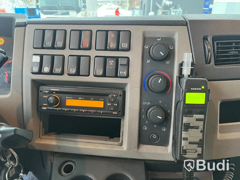 Lastbil Volvo FL 250 4x2 -2014 | Automat | 250hk | Sala-skåp med öppningsbarsida och baklyft | Repobjekt
