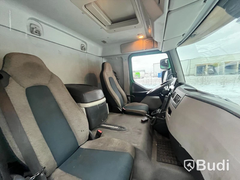 Lastbil Volvo FL 250 4x2 -2014 | Automat | 250hk | Sala-skåp med öppningsbarsida och baklyft | Repobjekt