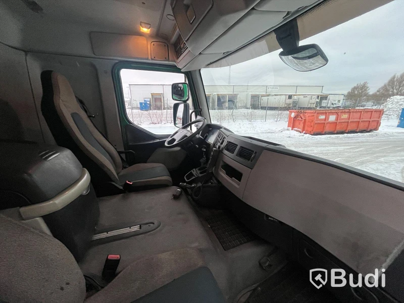Lastbil Volvo FL 250 4x2 -2014 | Automat | 250hk | Sala-skåp med öppningsbarsida och baklyft | Repobjekt