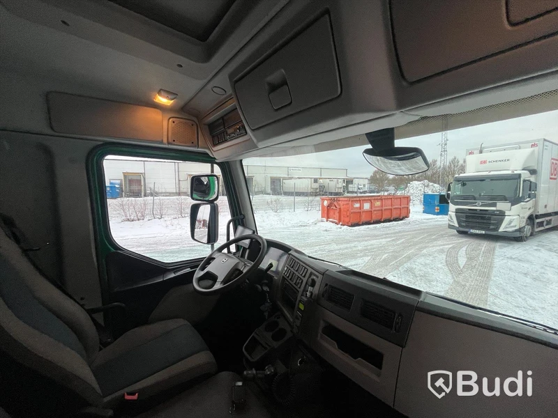 Lastbil Volvo FL 250 4x2 -2014 | Automat | 250hk | Sala-skåp med öppningsbarsida och baklyft | Repobjekt