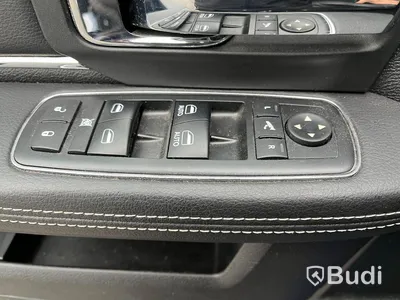 Pickup | Dodge RAM 1500-2018 | ENDAST 2373 mil | Crew Cab | Laramie | 5.7 V8 HEMI | 4x4 | 395hk