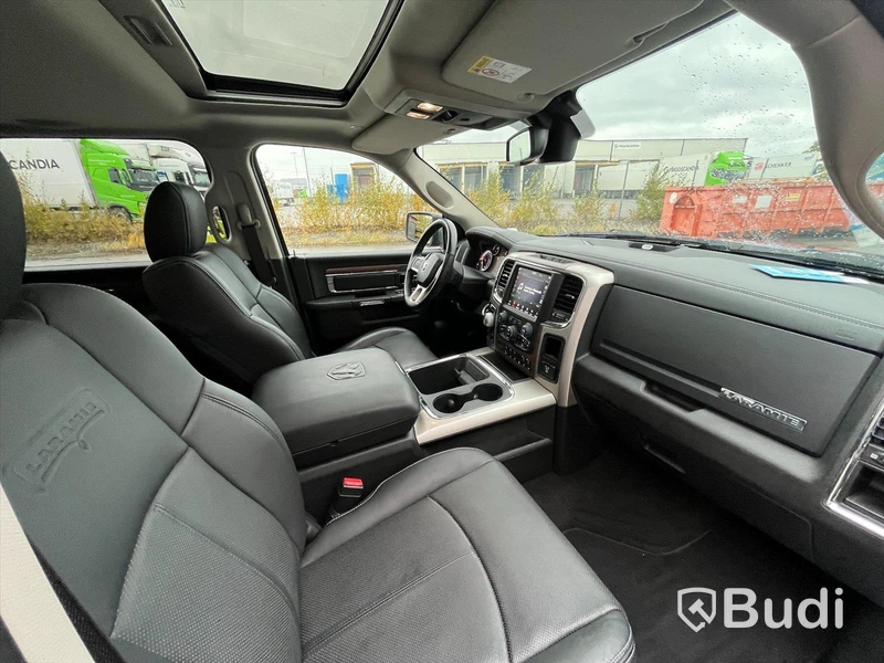 Pickup | Dodge RAM 1500-2018 | ENDAST 2373 mil | Crew Cab | Laramie | 5.7 V8 HEMI | 4x4 | 395hk