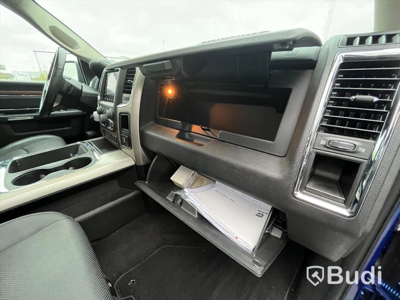 Pickup | Dodge RAM 1500-2018 | ENDAST 2373 mil | Crew Cab | Laramie | 5.7 V8 HEMI | 4x4 | 395hk