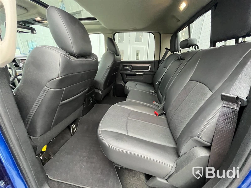 Pickup | Dodge RAM 1500-2018 | ENDAST 2373 mil | Crew Cab | Laramie | 5.7 V8 HEMI | 4x4 | 395hk